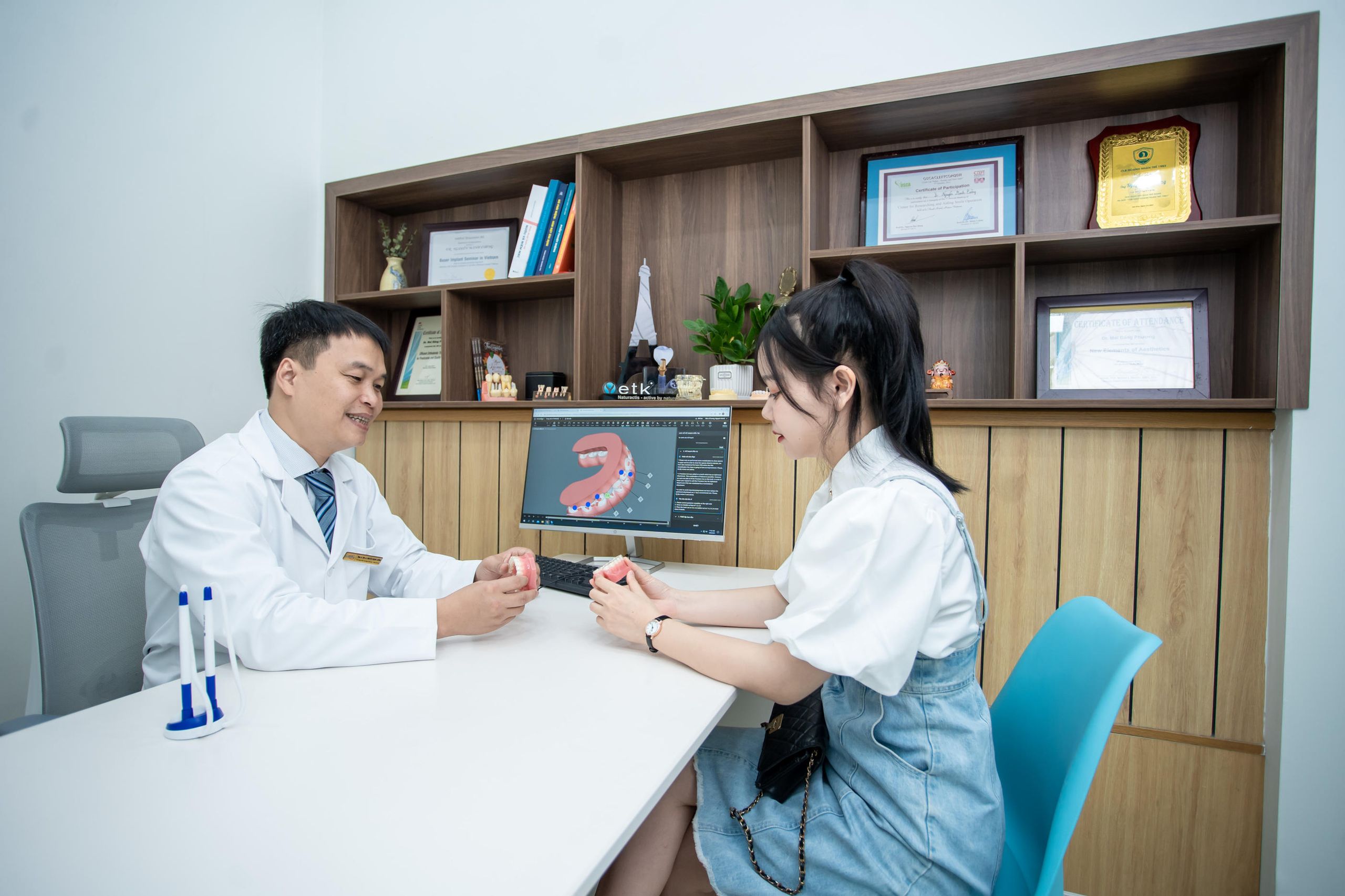 Khám răng, tư vấn miễn phí tại Nha khoa Hà Nội Smile